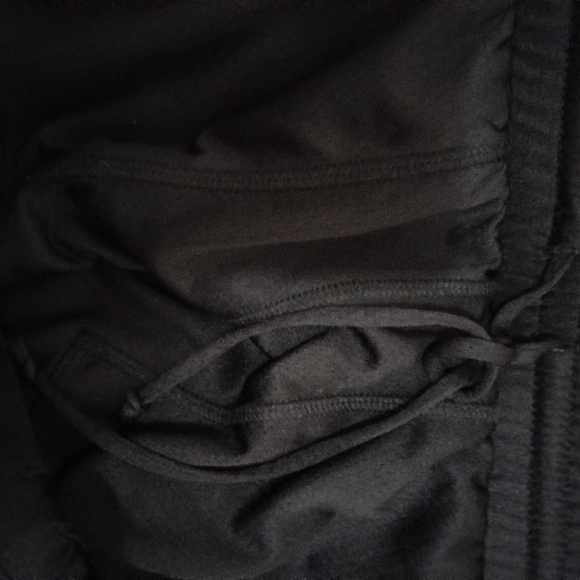 Very excellent condition scrub set worn once all items marked $10 or less 10/25 - Picture 3 of 10